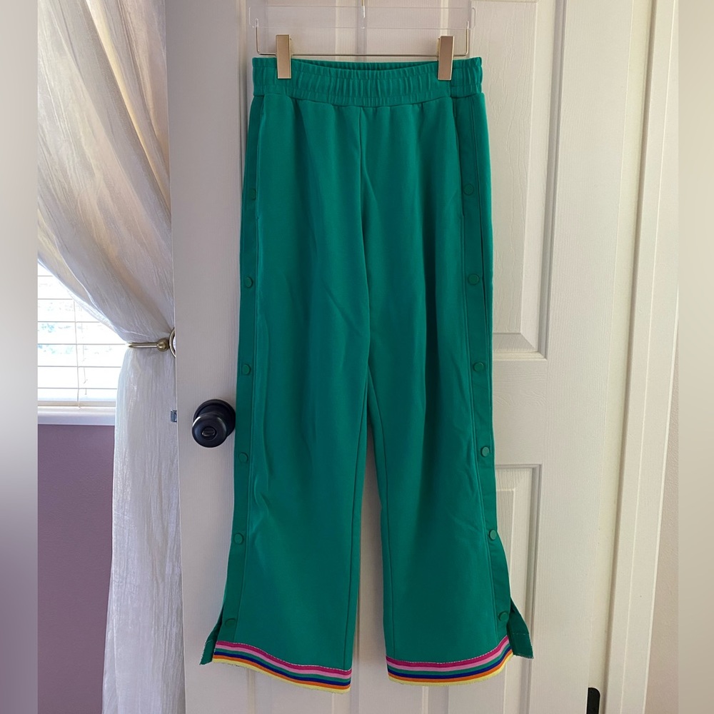 Alo Yoga Courtside Tearaway Snap Pant Green Emerald